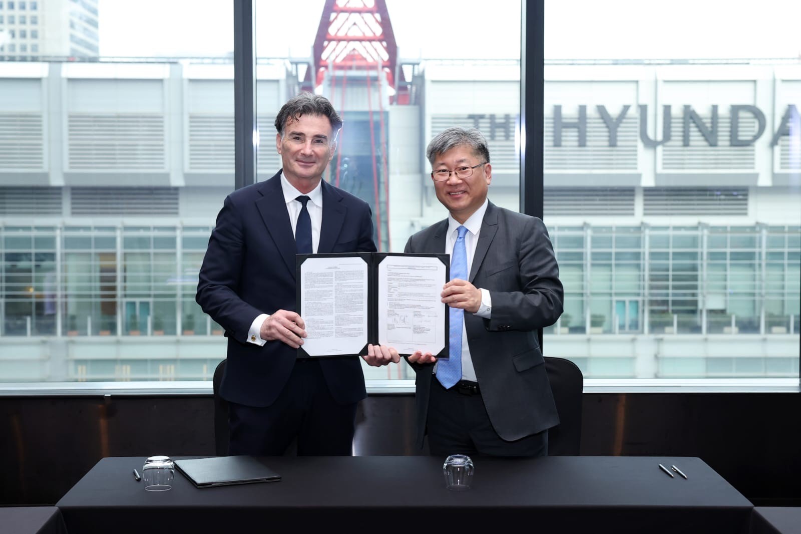 IRU and ITF signed a new cooperation agreement