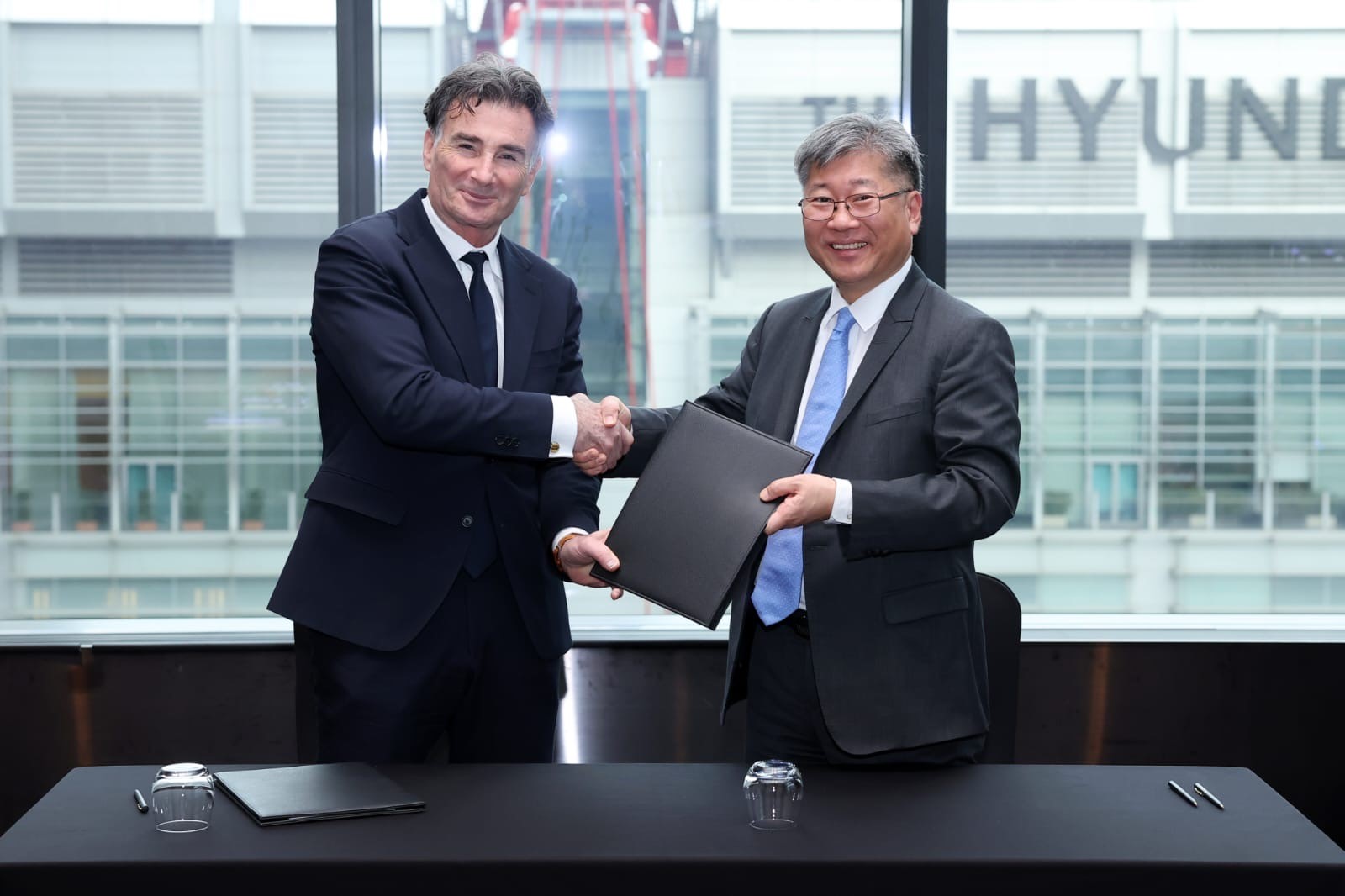 IRU and ITF signed a new cooperation agreement