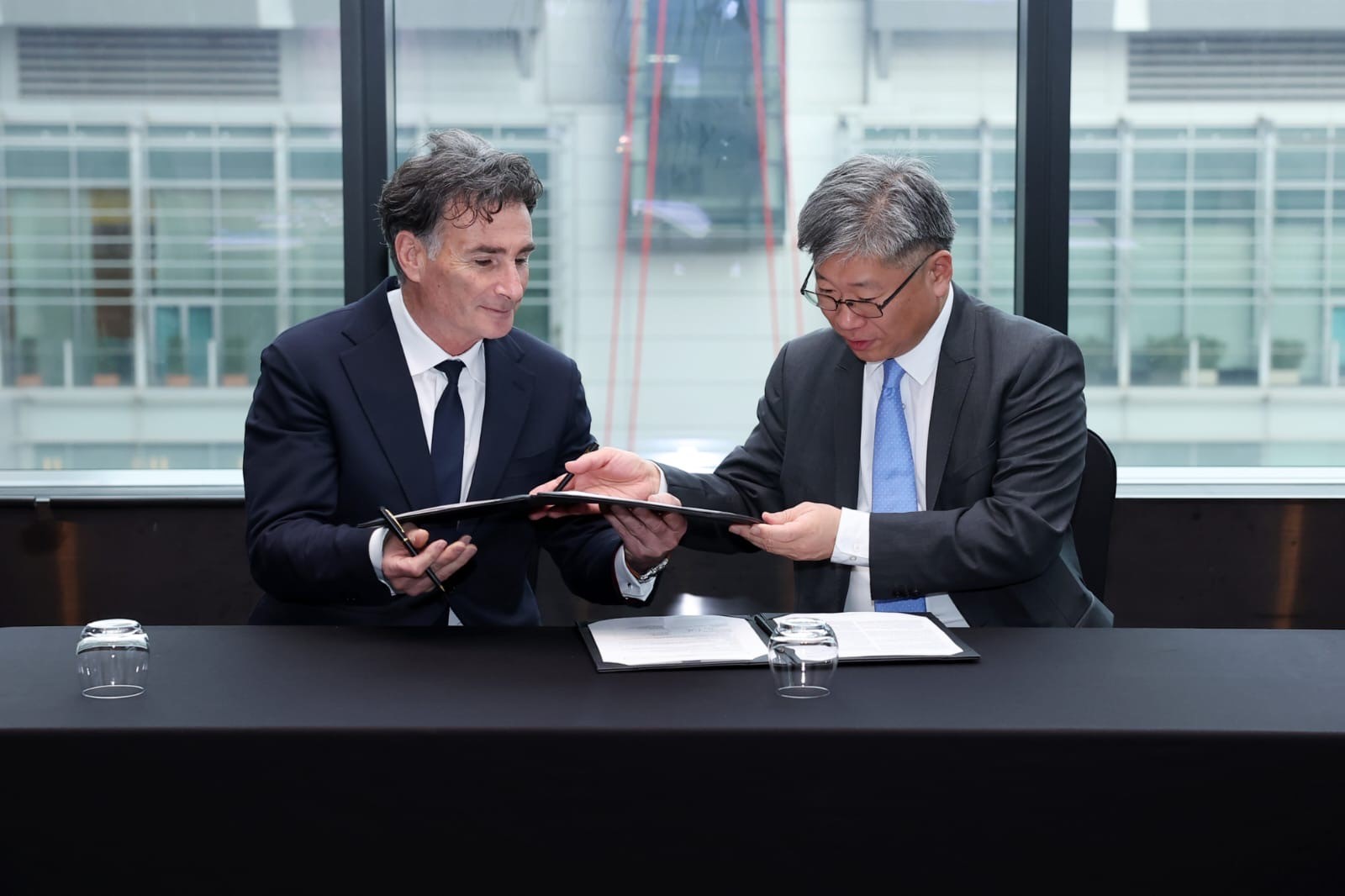 IRU and ITF signed a new cooperation agreement