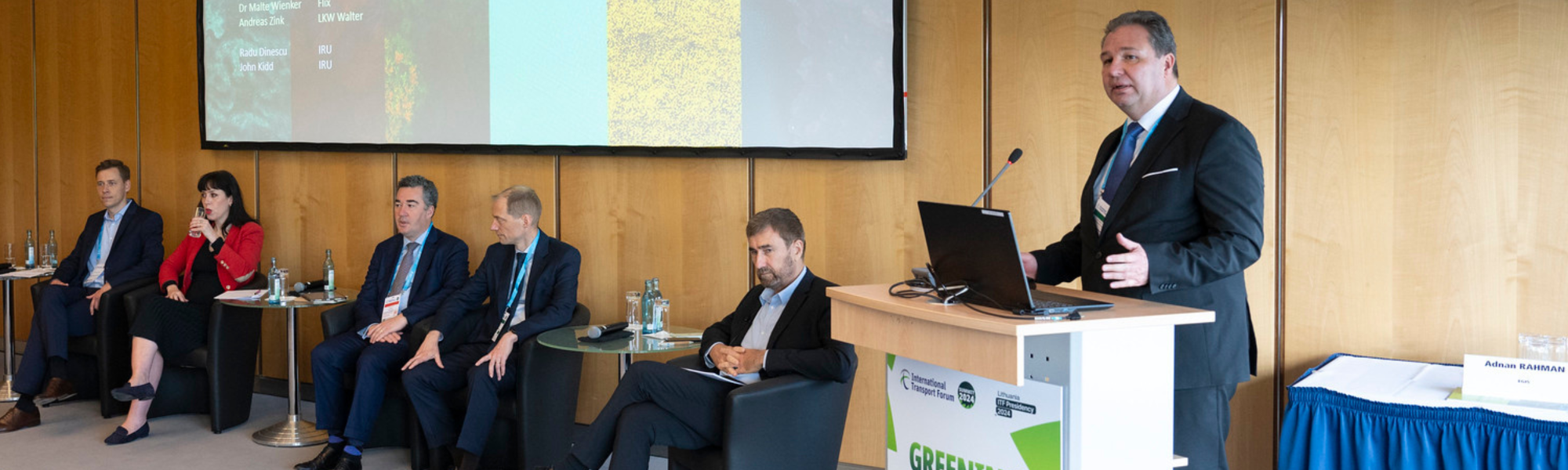 “How can we be greener and more resilient?” was the main question put to industry expert panellists – from Amazon, Flixbus, LKW Walter, Michelin and the World Bank – at IRU’s ITF Summit event today.
