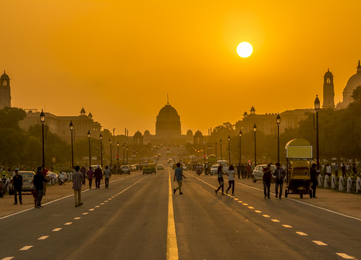 New delhi. Нью Дели. Индия Дели закат. Нью Дели пейзажи города. Нью Дели на закате.